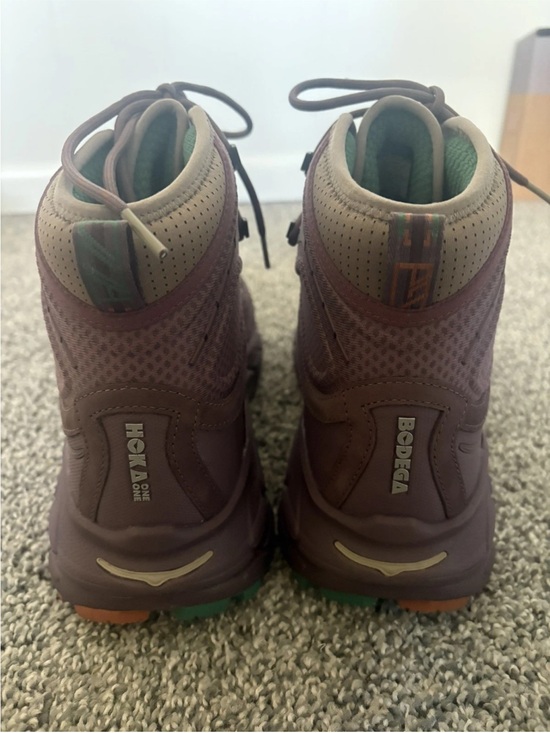 Rare! ONE-Of-A-Kind HOKA One One x Bodega Tor Ultra Hi GORE-TEX
Size 10.5